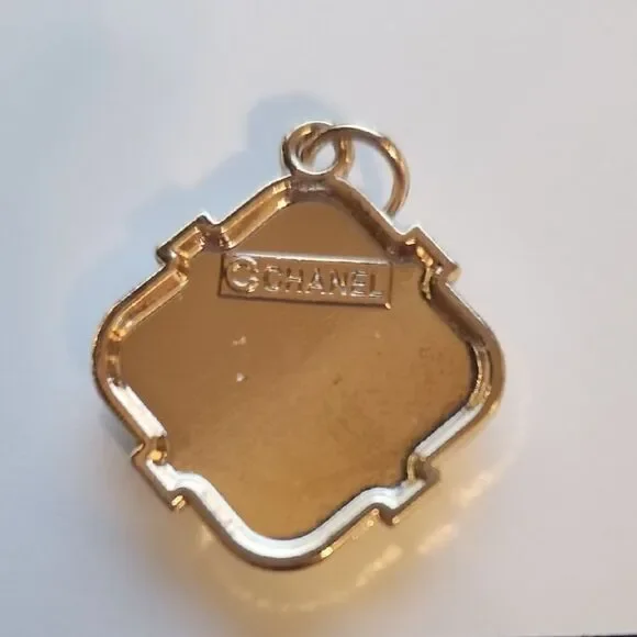 CHANEL Pink and Gold Necklace with Heart Motif - Picture 2 of 4